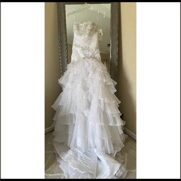 Wedding Dress , Never Worn , Corset back - Picture 1 of 5
